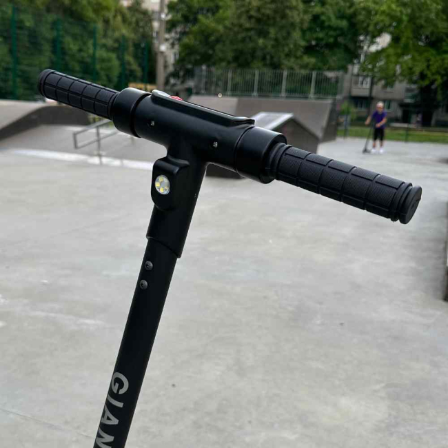 Електросамокат GIANT City X1 Чорний - Зображення 3